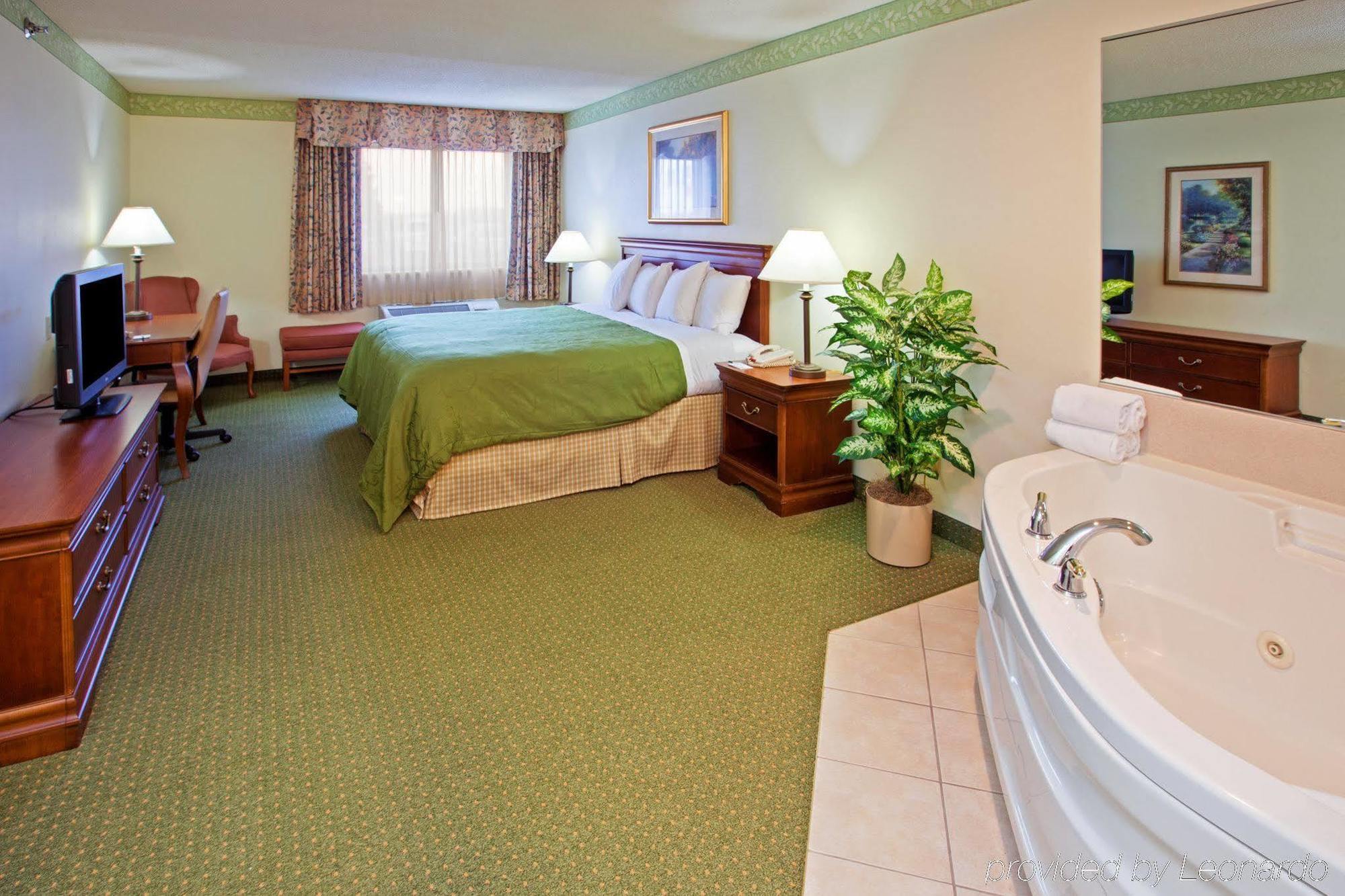 Baymont By Wyndham Mishawaka South Bend Area Hotel Kültér fotó